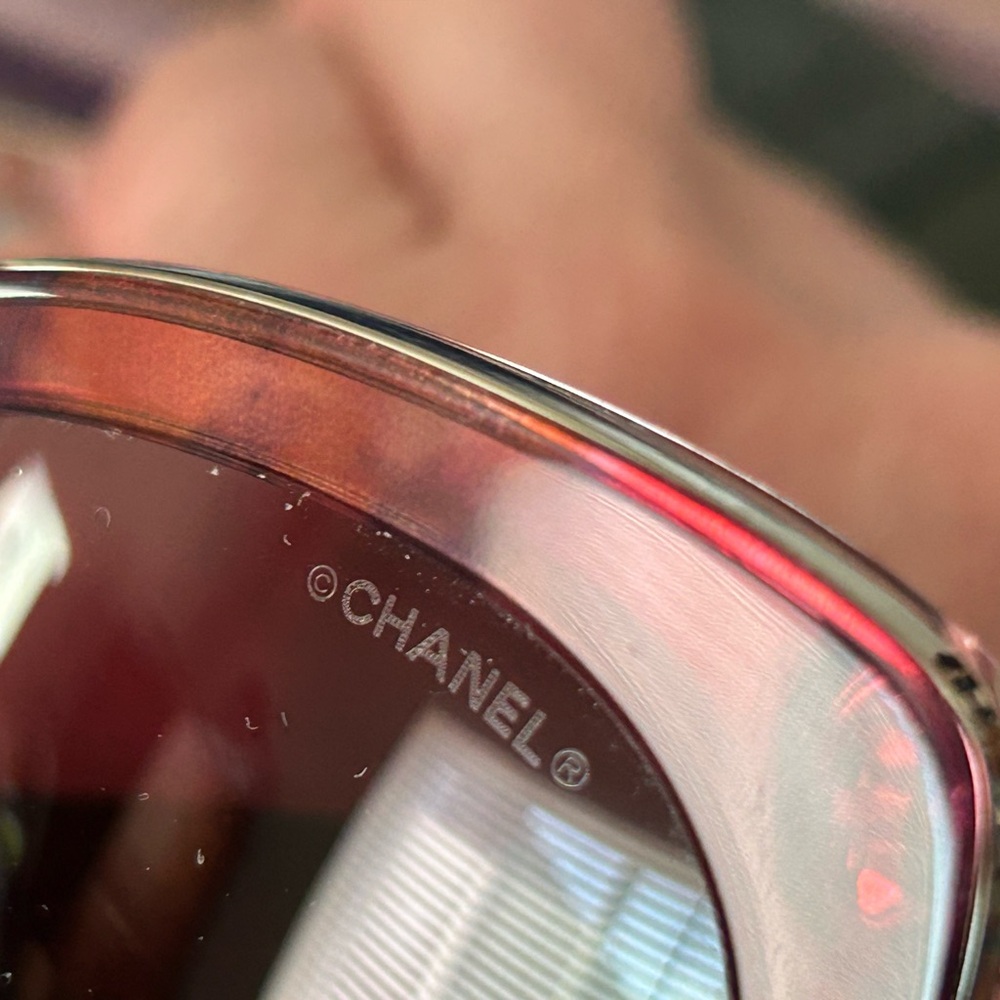 Authentic Chanel sunglasses with a lovely rose tinted frame. Original case. - Picture 7 of 8